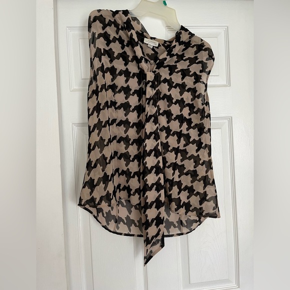 Stylish Black and Cream Women's Top Tahari Sleevless Blouse Size Large - Picture 4 of 13
